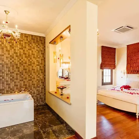 Hotel Almond Holiday Village & 3*