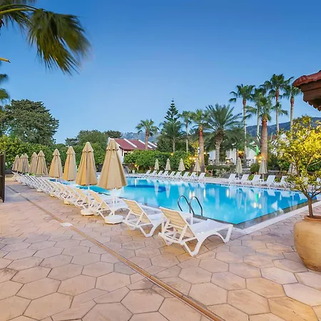 Almond Holiday Village & فندق 3*