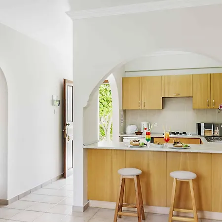 Hotel Almond Holiday Village & Karavas (Northern Cyprus)