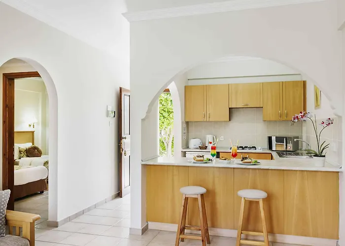 Hotel Almond Holiday Village & Karavas (Northern Cyprus)